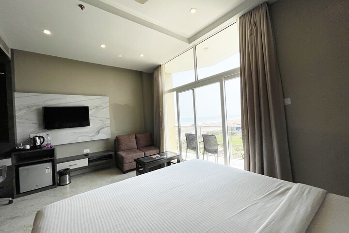 Room 34 of 100