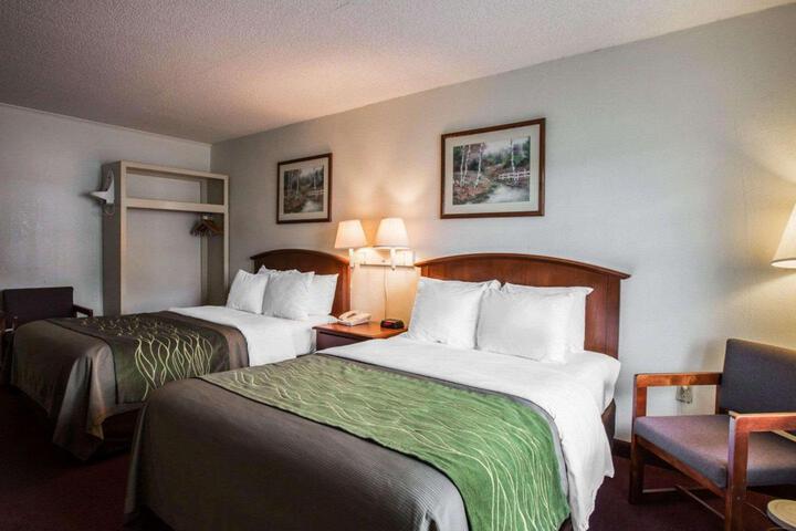 2 Queen Beds River View Balcony (2 of 11)