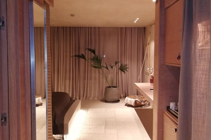 Room 6 of 36