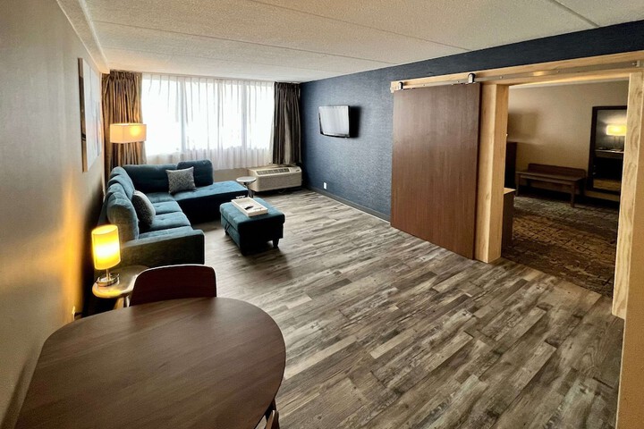 Room 8 of 33