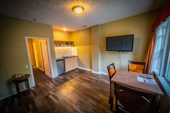 Room 43 of 66