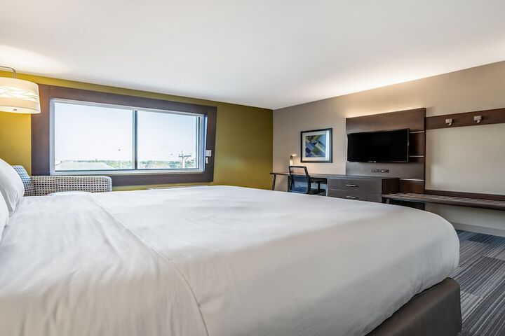 Standard Room, King or Two Doubles (4 of 7)