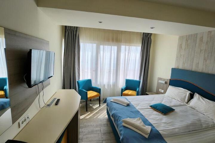 Room 32 of 33