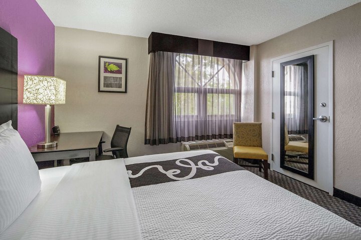 1 King Bed (7 of 14)
