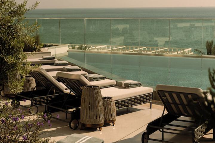 Pool 103 of 208