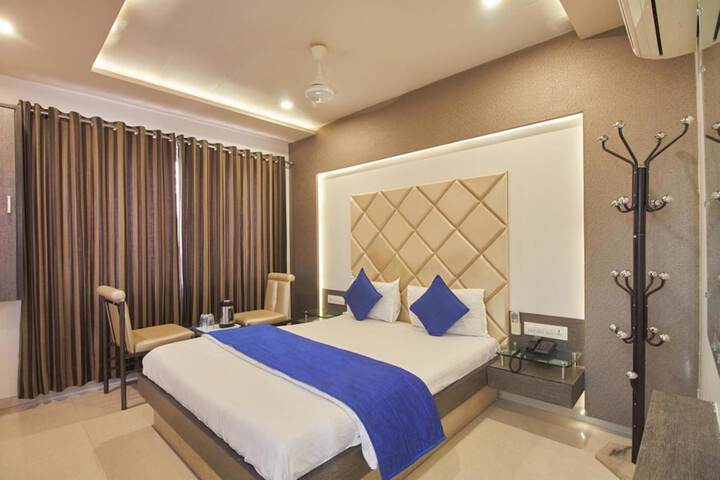 Room 8 of 19