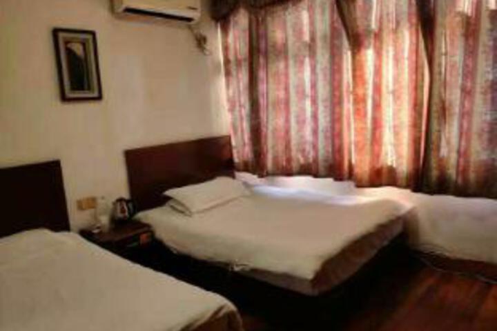 Room 4 of 5