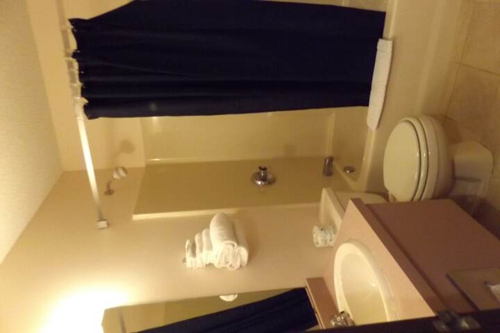 1 Queen Bed (1 of 3)