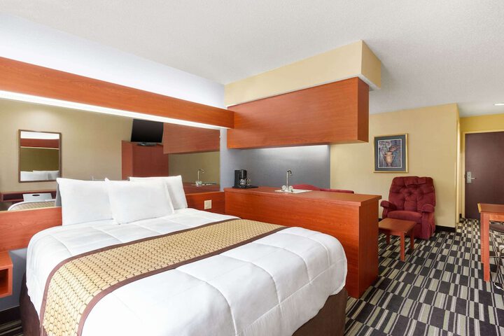 Room 14 of 28