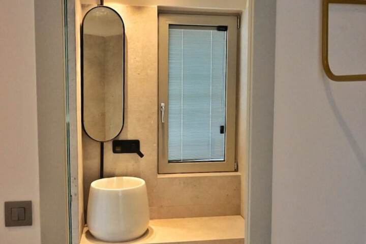 Room 16 of 24