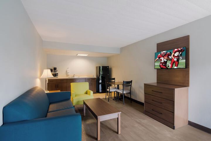 Suite 2 Queen Beds (7 of 21)