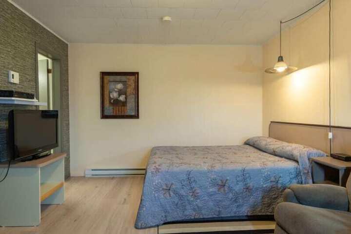 Room 3 of 12
