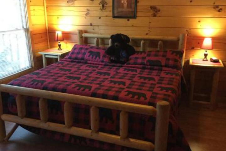 Swim N Bear Honeymoon Cabin With Private Pool in Sevierville, TN