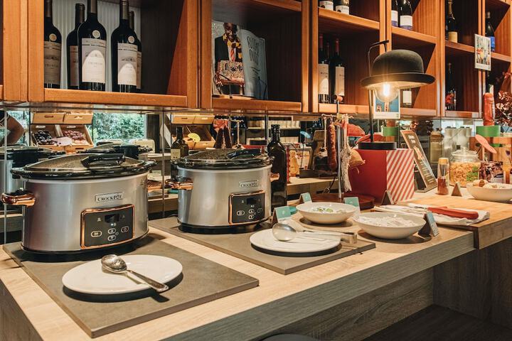 Breakfast/Coffee Service 64 of 108