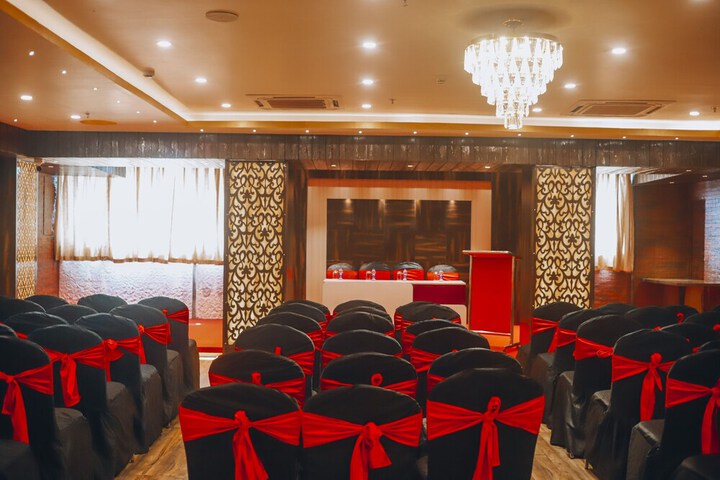 Ballroom/Hall 104 of 110
