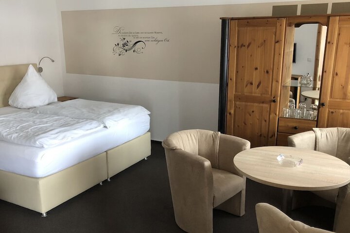 Room 6 of 81