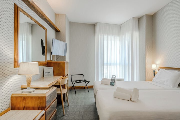 Room 40 of 97