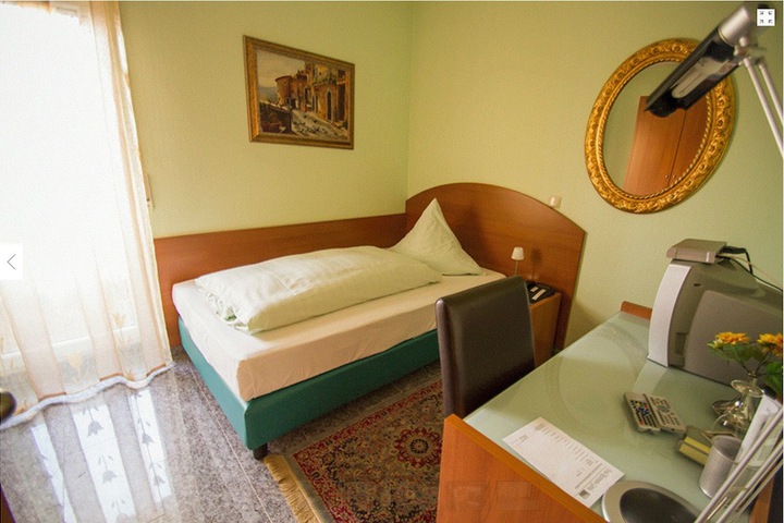 Room 3 of 37