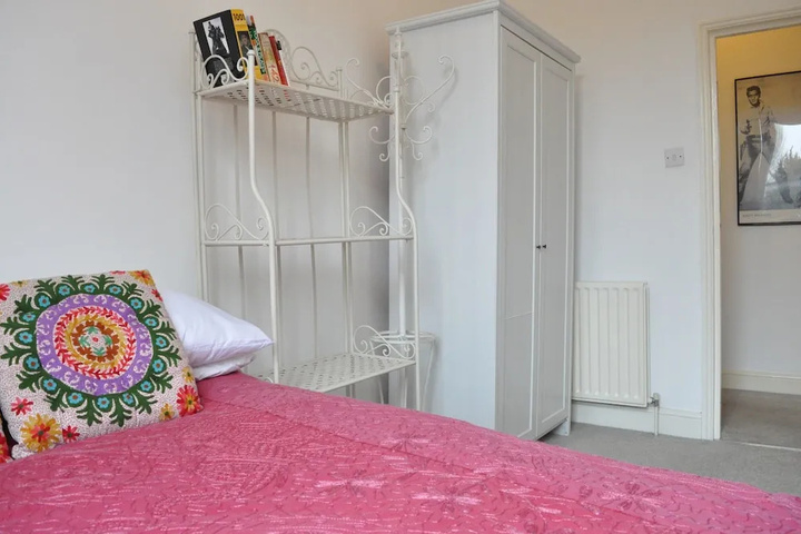 Room 4 of 11