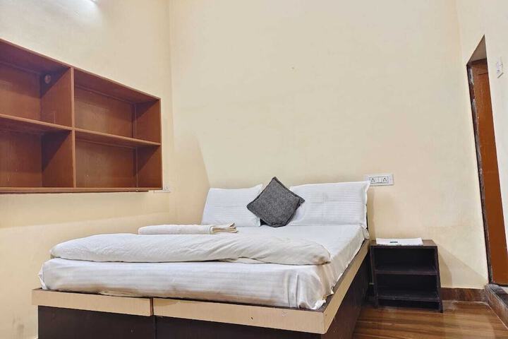 Room 6 of 38