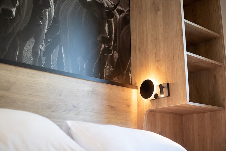 Room 3 of 32