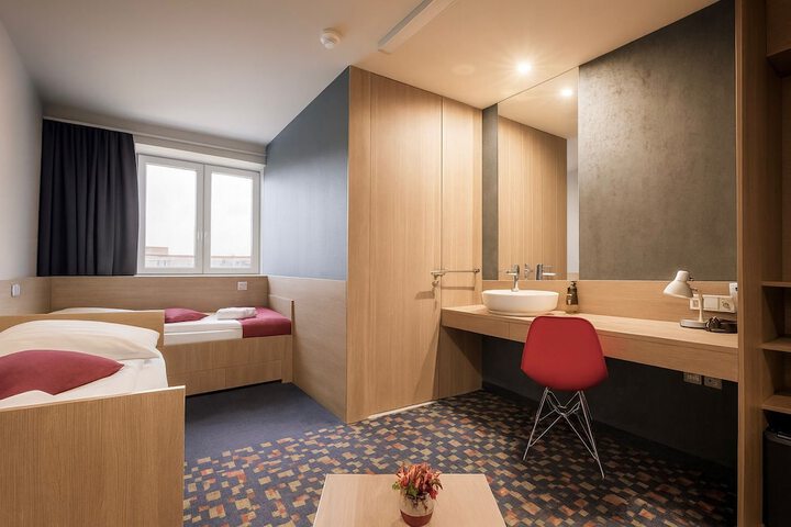 Room 52 of 96