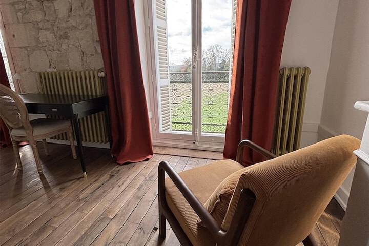 Room 10 of 28