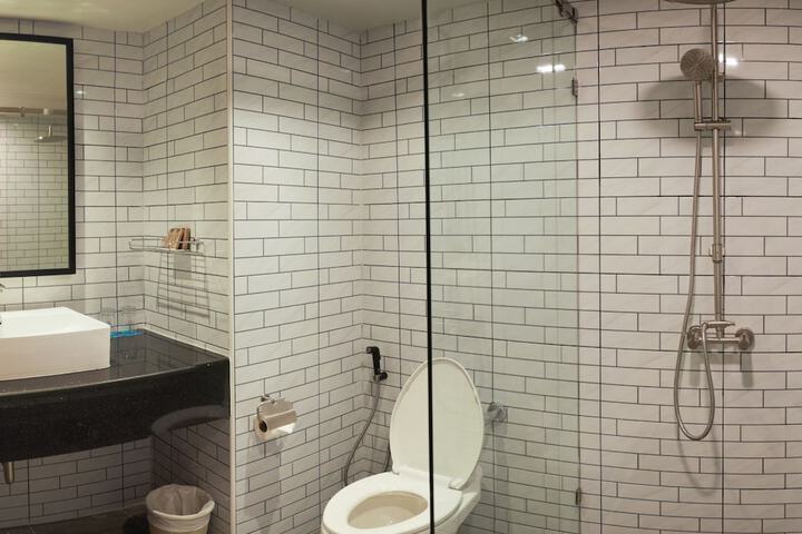 Room 15 of 32