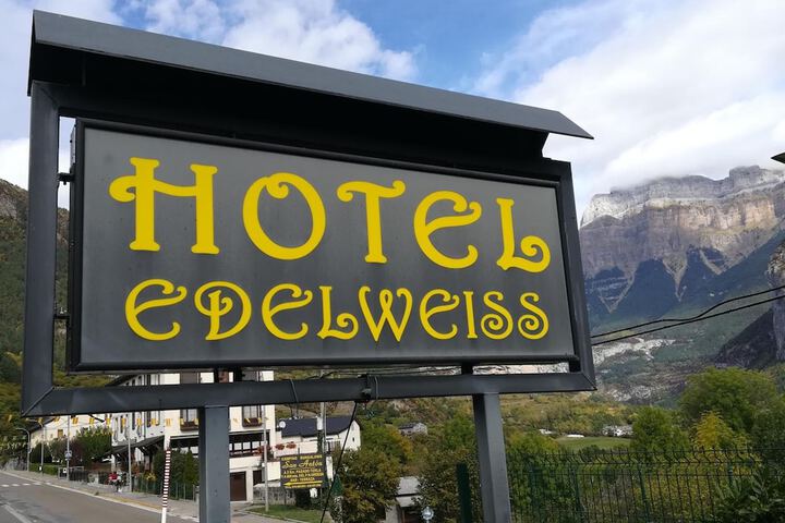 Hotel 71 of 72