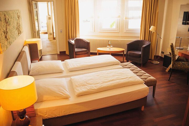 Room 44 of 179