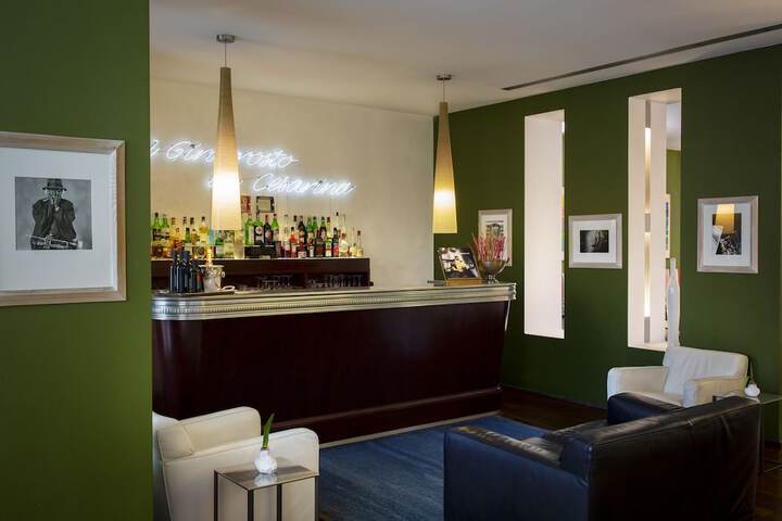 Lounge 41 of 50