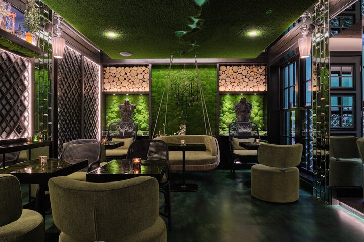 Lobby lounge