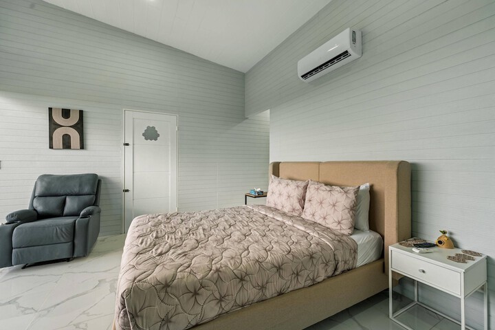 Room 115 of 391