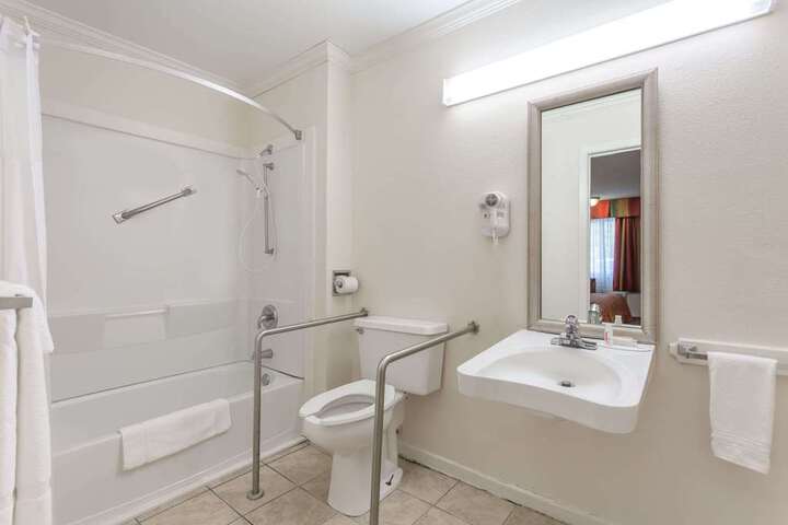 Guest room bath