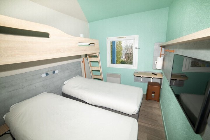 Room 3 of 7