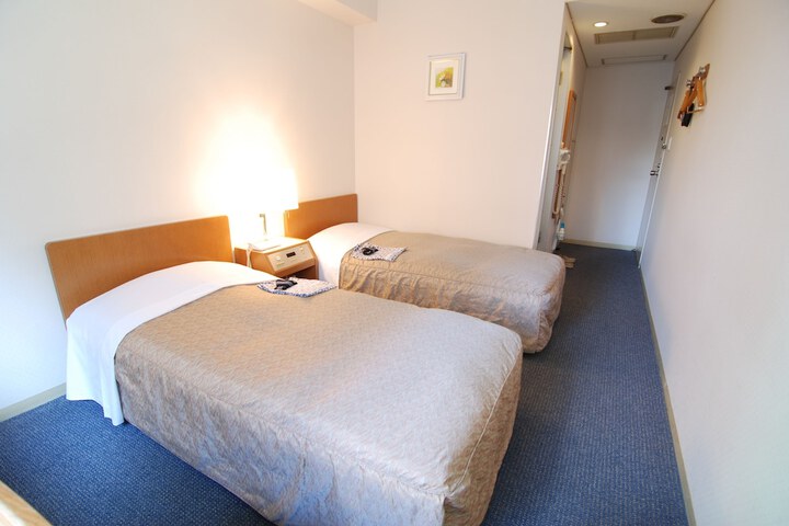 Room 4 of 28
