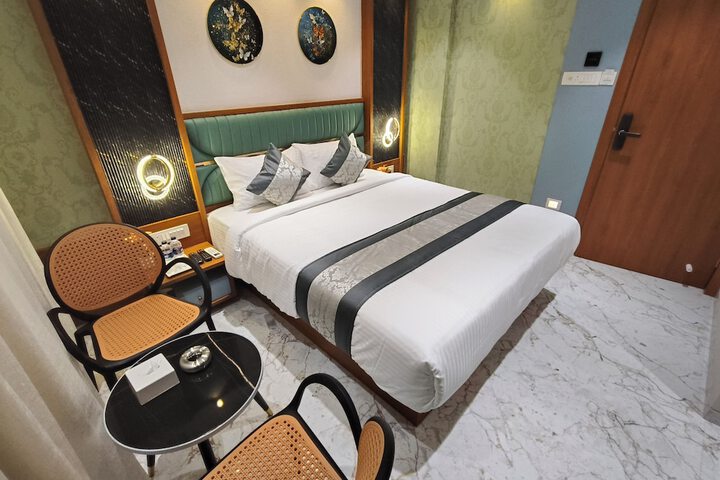 Room 27 of 60