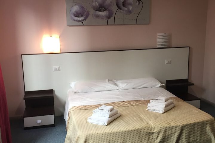 Room 12 of 36