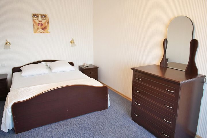 Room 25 of 49