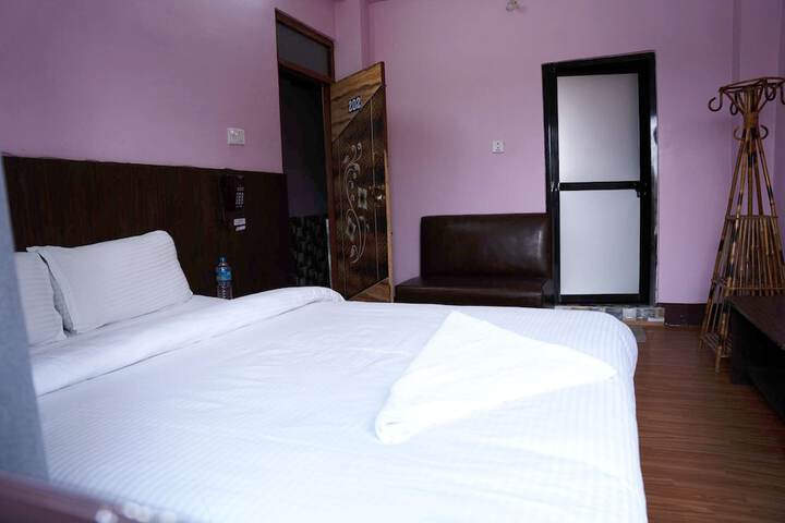 Room 4 of 27