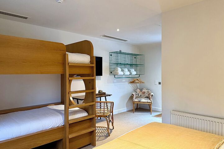 Room 16 of 44