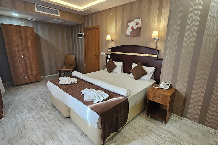 Room 15 of 64