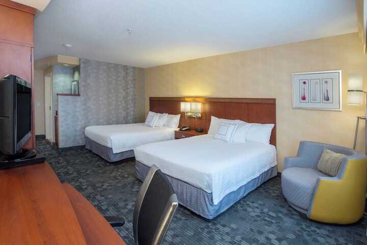 2 Queen Beds (3 of 9)