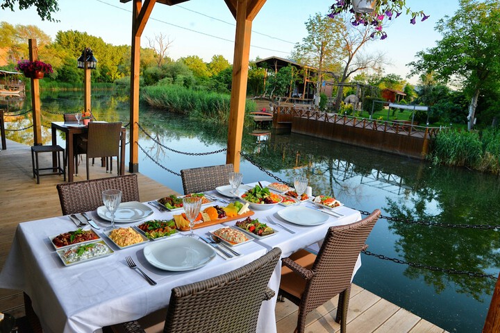 Dining 129 of 156