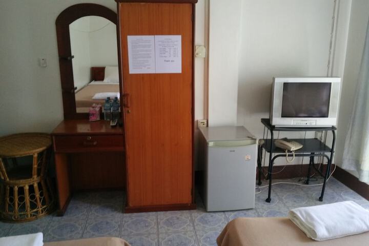Room 7 of 25
