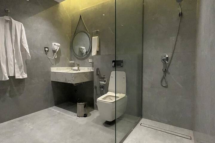 Room 16 of 28