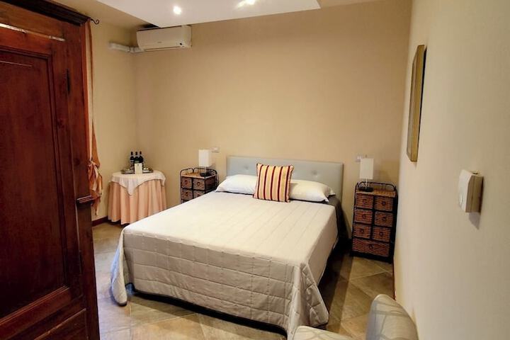 Room 7 of 33