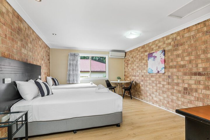 Room 6 of 71