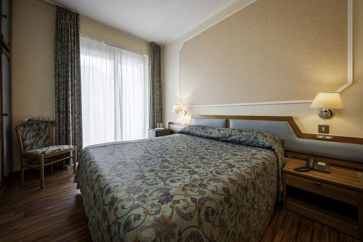 Room 30 of 100