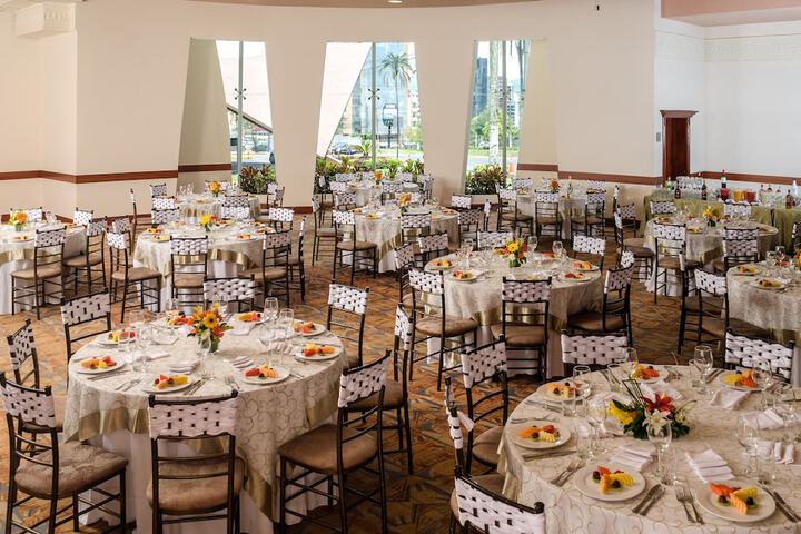 Ballroom/Hall 71 of 86